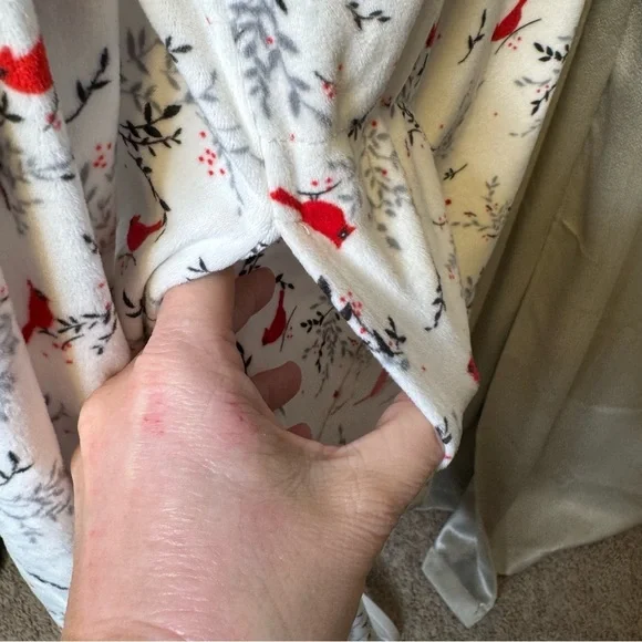 ARIA Collection Cardinal White and Red Nightgown Medium (Oversized - See Desc) - Picture 8 of 13